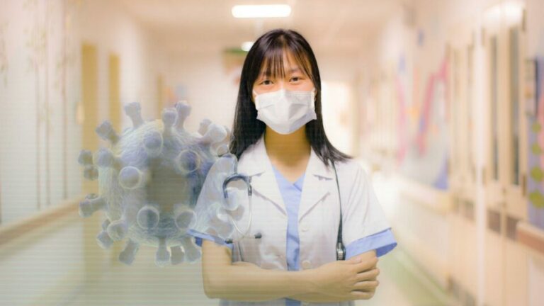 Asiatische Frau mit Mundschutz in einer Klinik