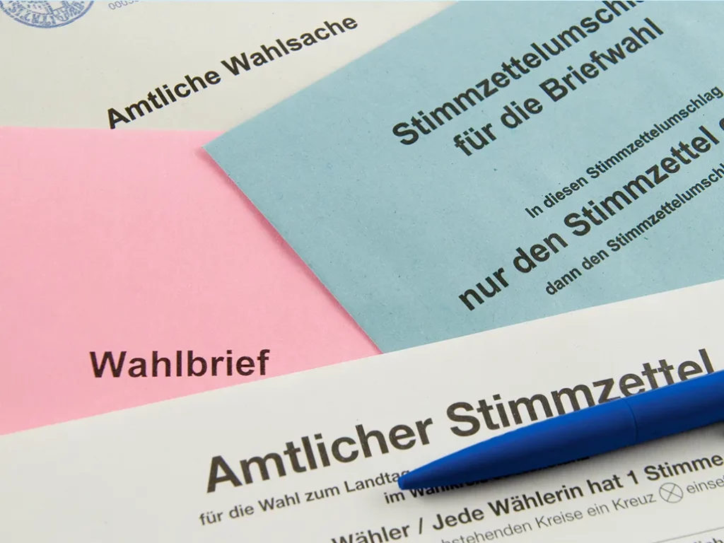 Wahlbriefe und Stimmzettel