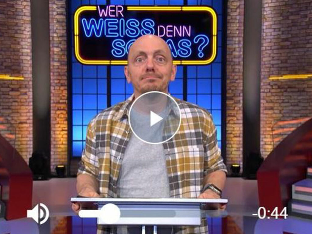 Bernhard Hoecker im Studio von Wer Weiß denn Sowas?