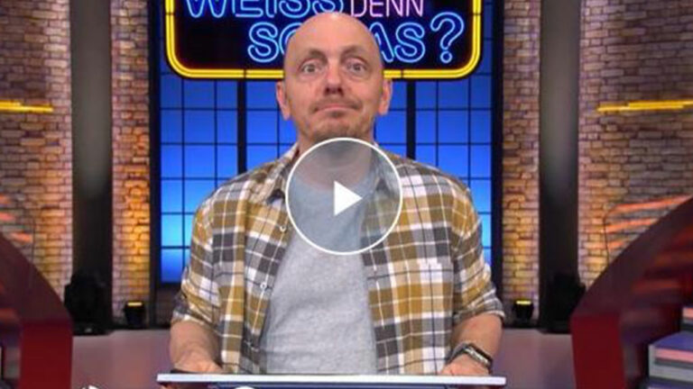 Bernhard Hoecker im Studio von Wer Weiß denn Sowas?