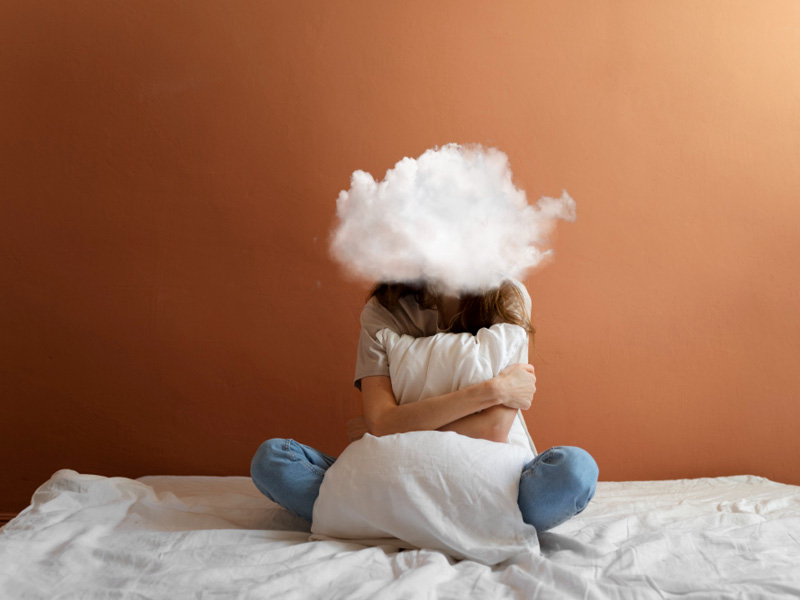 angstRV person auf dem bett sitzend, wolke über dem kopf